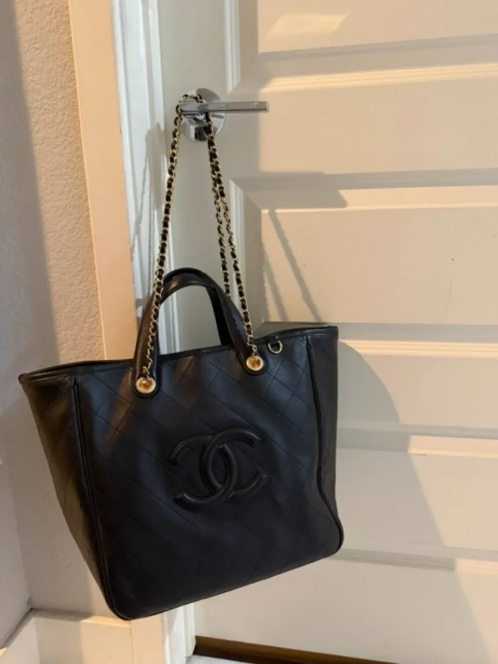 CHANEL New (never used) Large Shopping Bag in black Calfskin & Gold-Tone Metal
